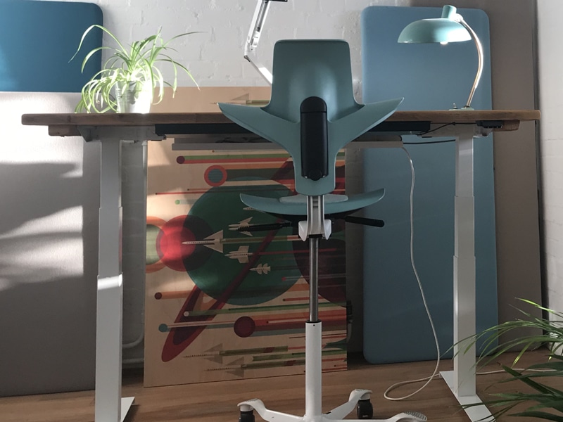 The Benefits of a Sit-Stand Desk