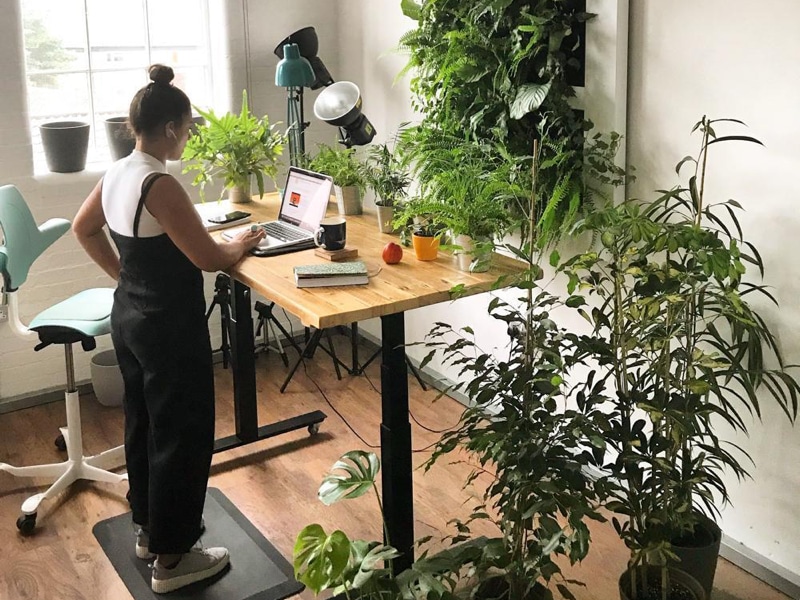 Benefits of a sit standing desk